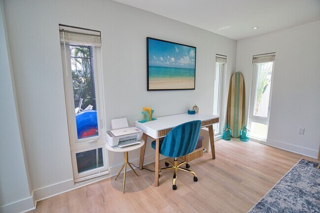 Building Photo - Seasonal Venice Island Pool Home half block from Golden Beach deeded access to the Gulf!