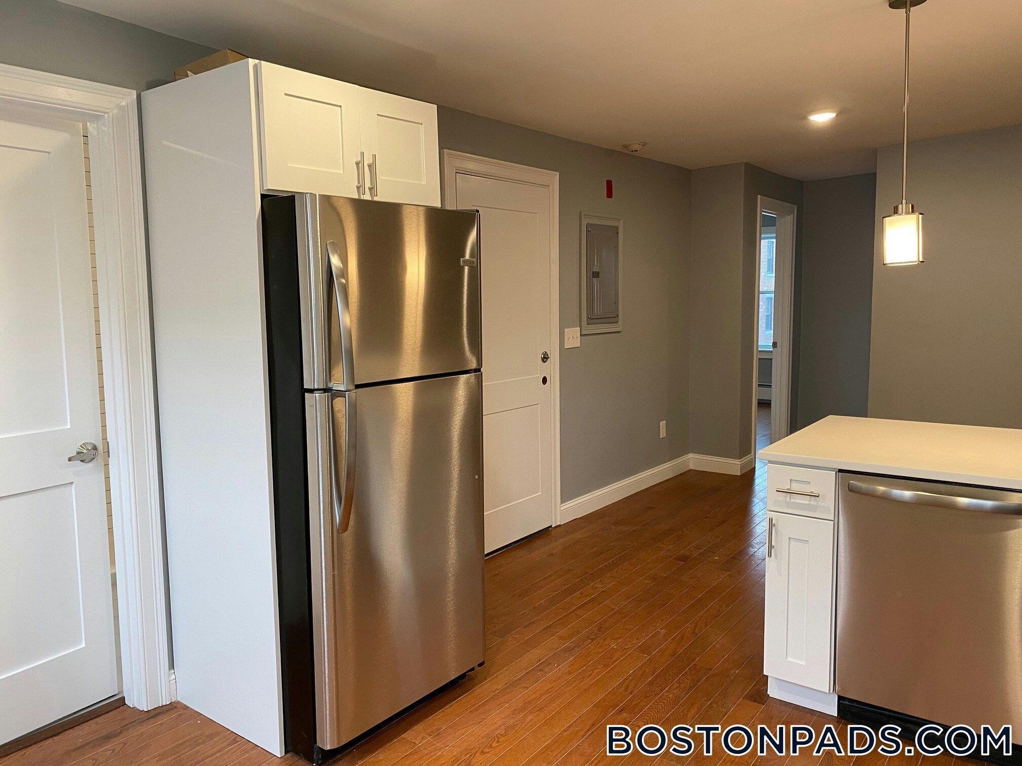 Building Photo - 33 Chelsea St