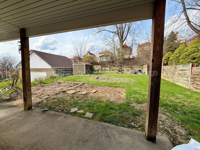 Building Photo - 521 Farnsworth St