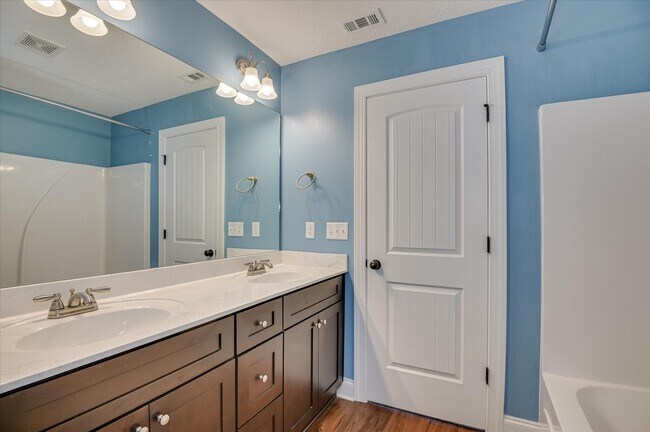 Building Photo - 733 Leela Ct