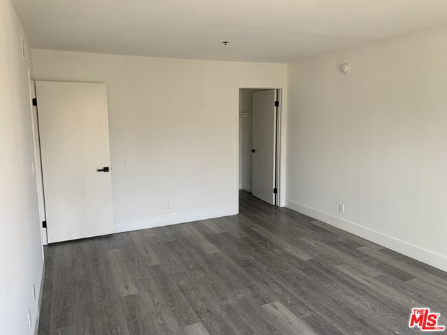 Building Photo - 420 S Harvard Blvd