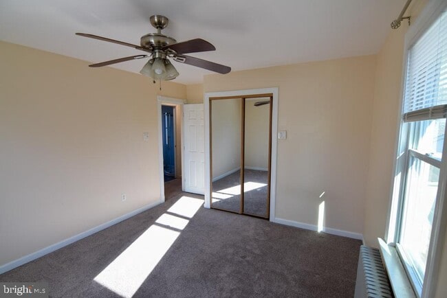 Building Photo - 1071 W Bristol Rd