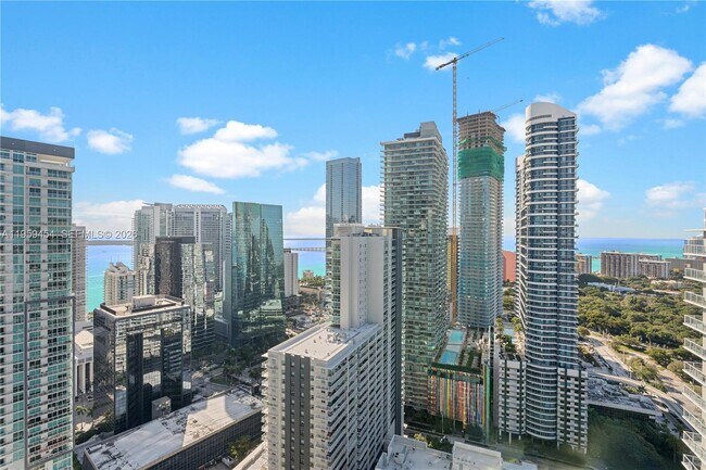 Building Photo - 1111 SW 1st Ave