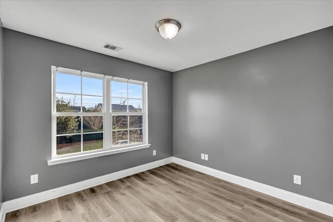 Building Photo - Richmond Hill- 3Br, 2 1/2 Bath Townhome