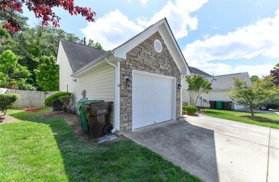 Building Photo - 3630 Sunset Hollow Dr