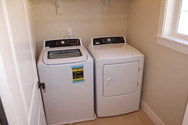 Building Photo - 15247 NW Rossetta St