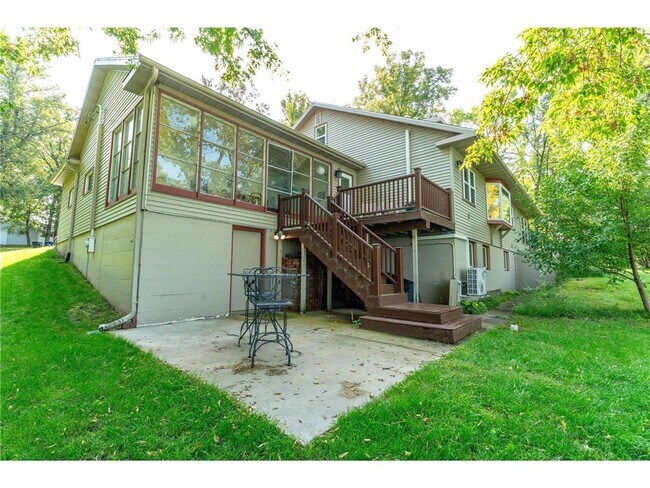 Building Photo - 1409 Hoot Lake Dr