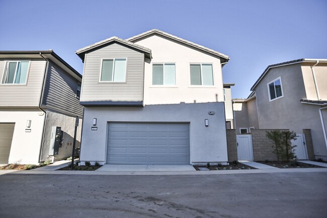 Building Photo - 5 Bedroom SFR in Irvine