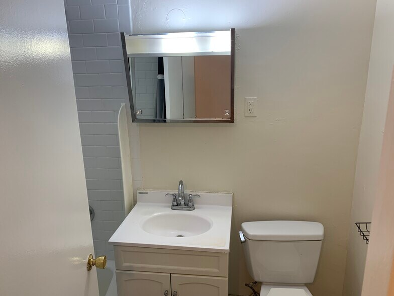 Building Photo - 88 Gardner St