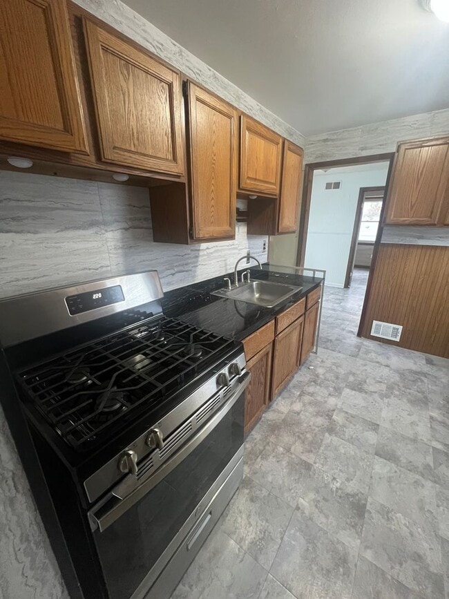 Building Photo - 8628 Chapp Ave