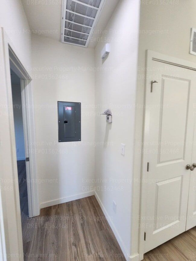 Building Photo - 8512 Grandy St