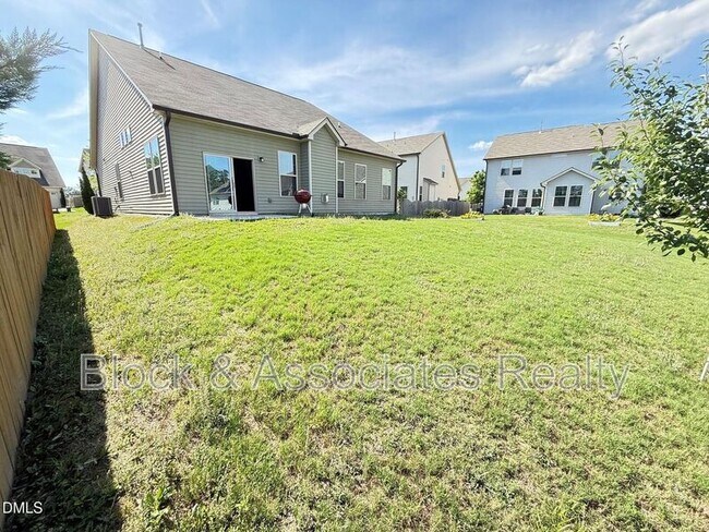 Building Photo - 2433 Cedar Rock Dr
