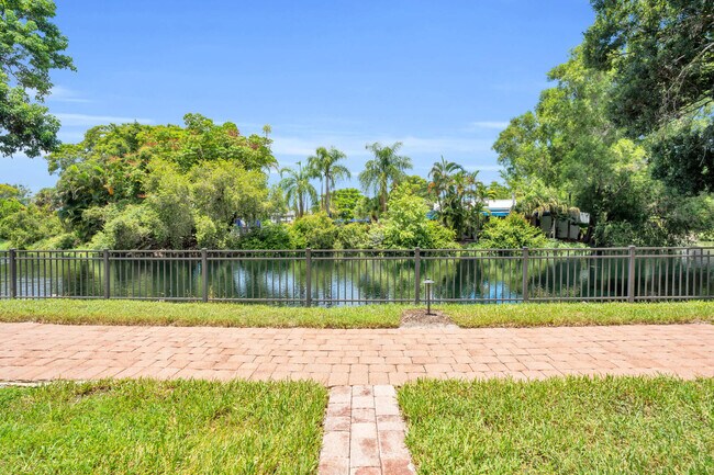 Building Photo - 600 Neapolitan Way