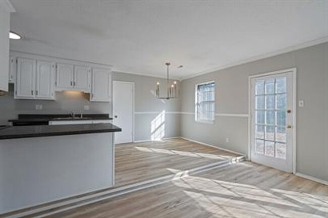 Building Photo - Beautifully Remodeled Home in a Prime Hunt...