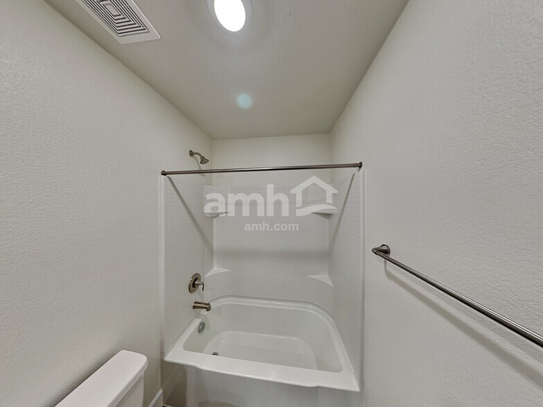 Building Photo - 8163 Inhibition Ct