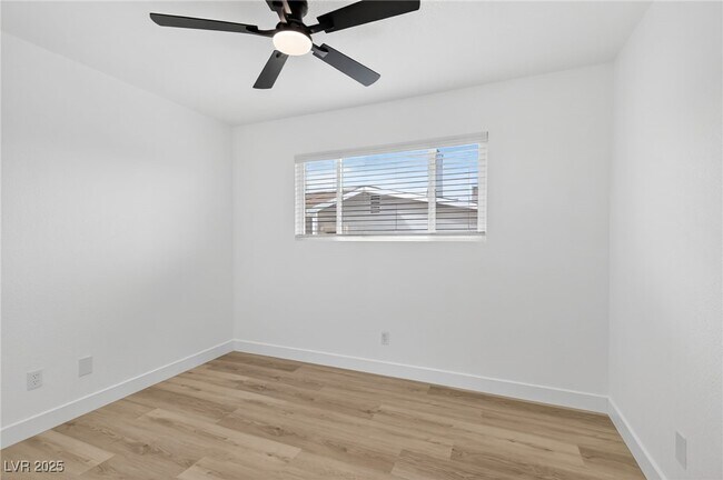 Building Photo - 405 Scenic Dr