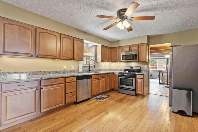 Building Photo - 5796 Beecher Rd