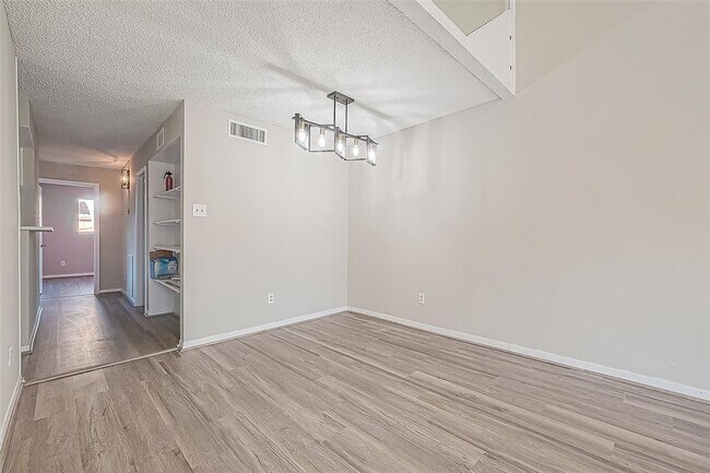 Building Photo - 9393 Westwood Village Dr