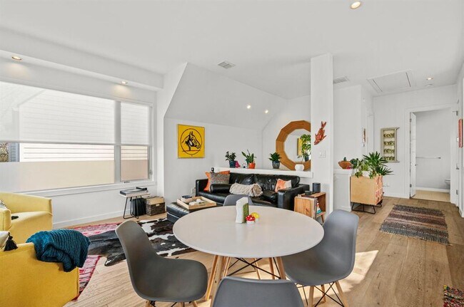 Building Photo - 1608 Ravey St