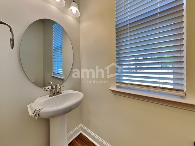 Building Photo - 509 West St