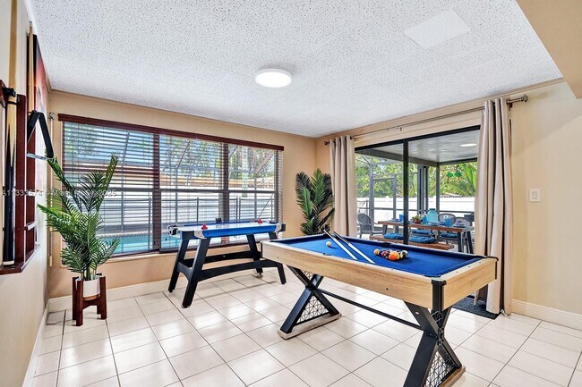 Building Photo - 947 Washington St