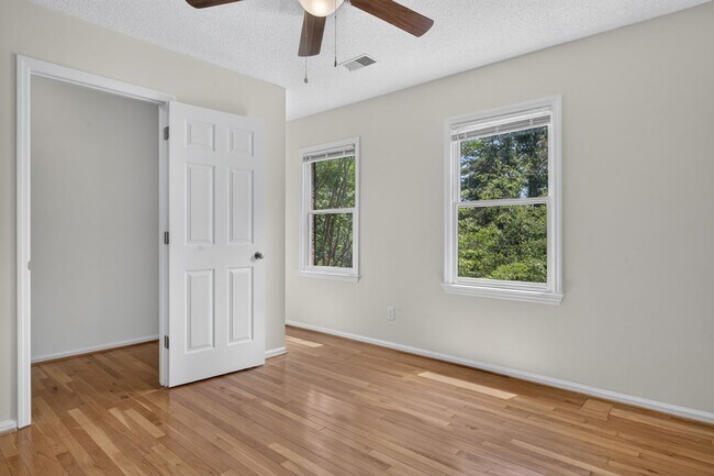 Building Photo - Beautiful home in Spring Valley