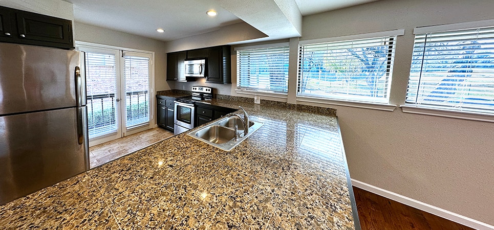 And an enormous island! - 8710 Park Ln