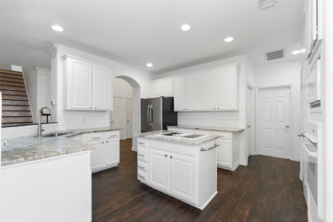 Building Photo - 9023 Eaglecove Dr