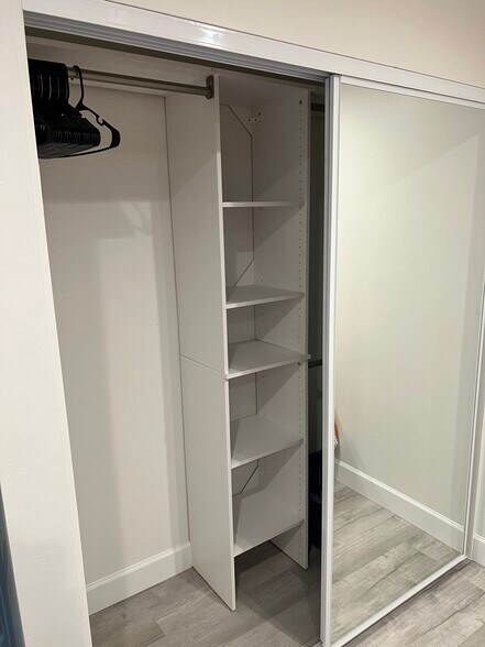 Building Photo - 1143 E Sandpiper Dr