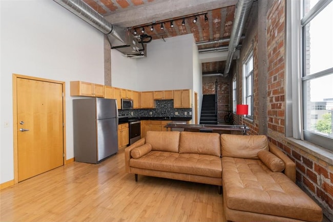 Building Photo - 521 S 7th St