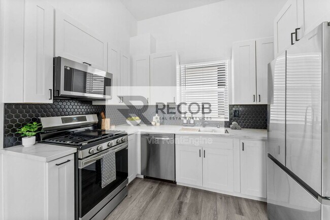 Building Photo - 5252 Adams Ave