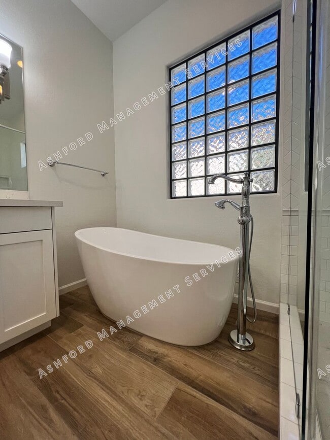 Building Photo - COME HOME TO LUXURY IN GATED GRAYHAWK GOLF...