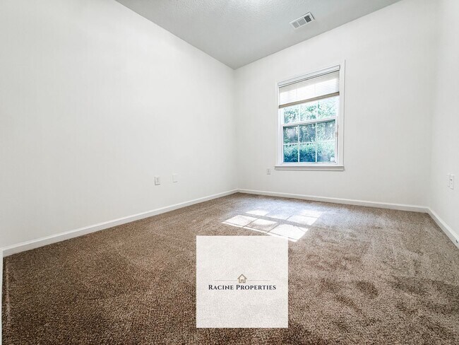 Building Photo - 203 McKenna Cir