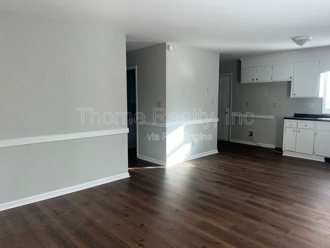 Building Photo - 1704 Charter Dr