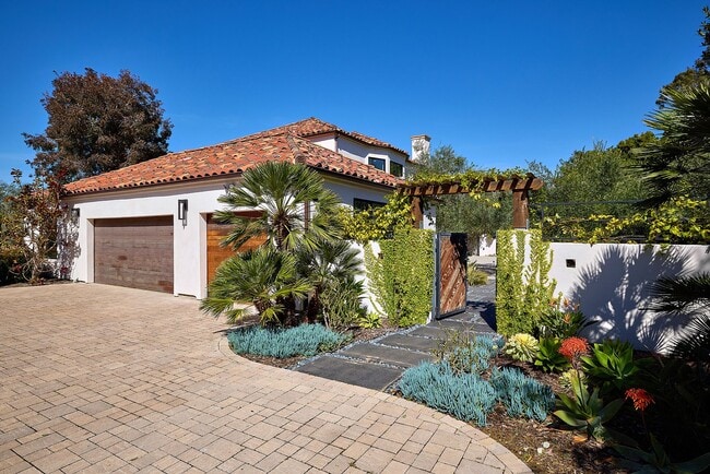Building Photo - 4773 El Mirlo