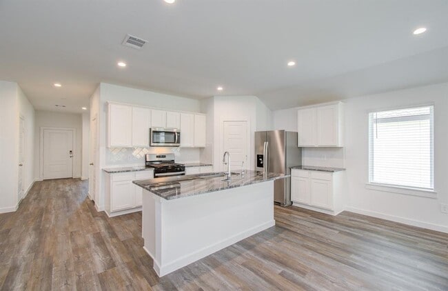 Building Photo - 8707 Shumard Oak Dr