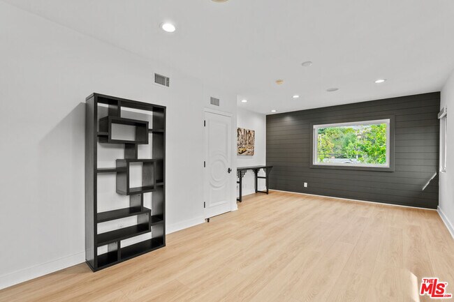 Building Photo - 3677 Eddingham Ave