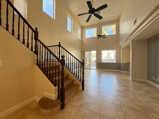 Building Photo - 10016 San Gervasio Ave