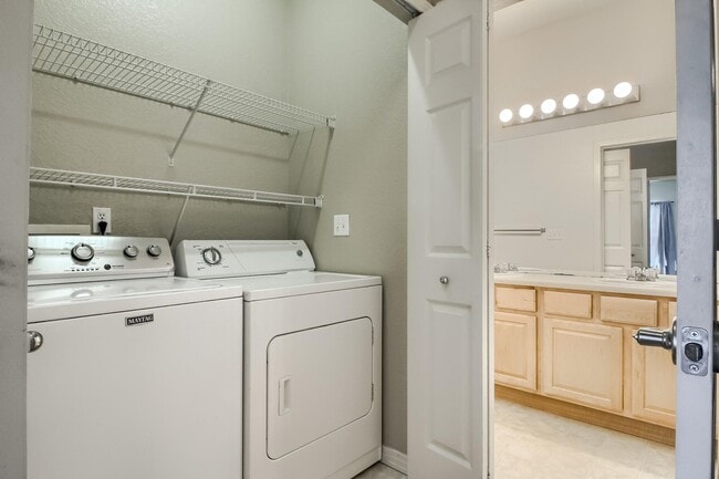 Building Photo - Nice 1 bedroom Condo in Parker