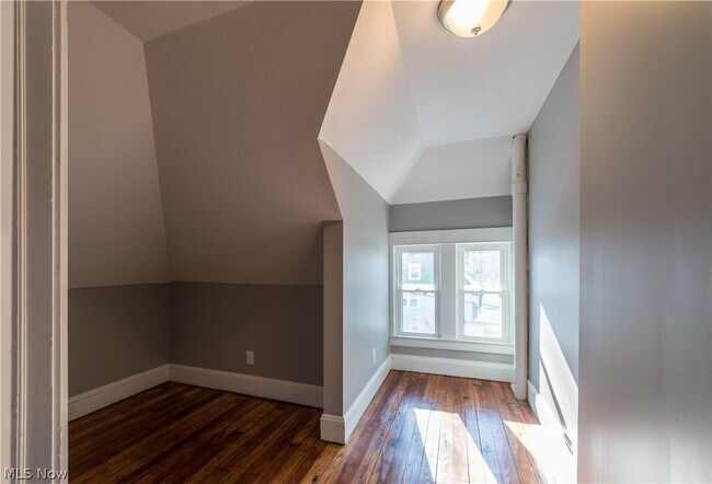 Building Photo - 2970 Edgehill Rd