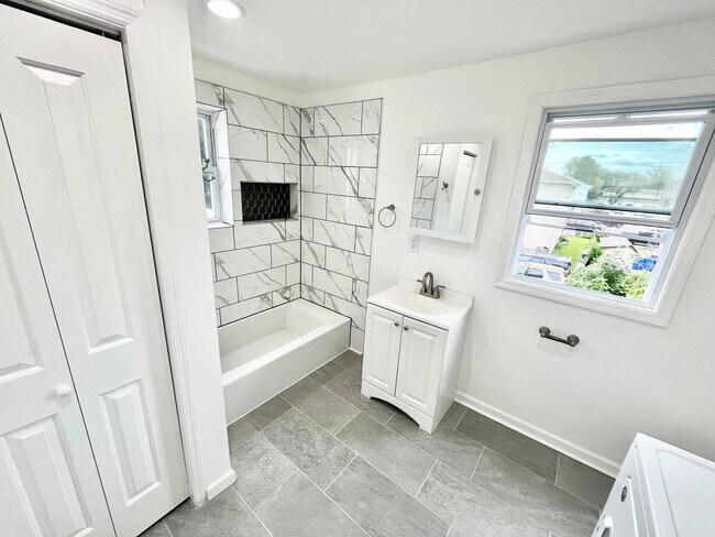 Building Photo - 1023 Bishop Evans Way