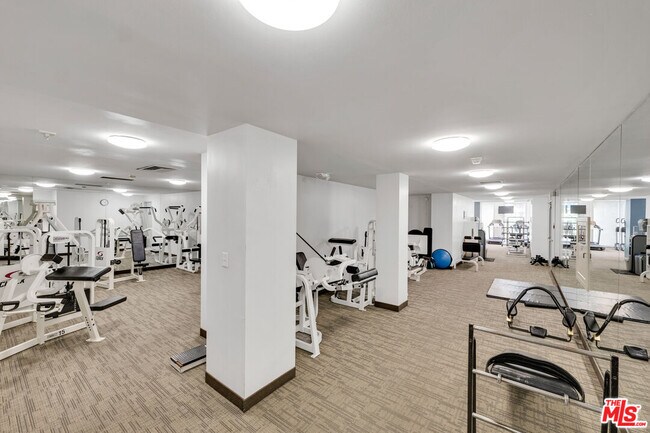 Building Photo - 800 W 1st St