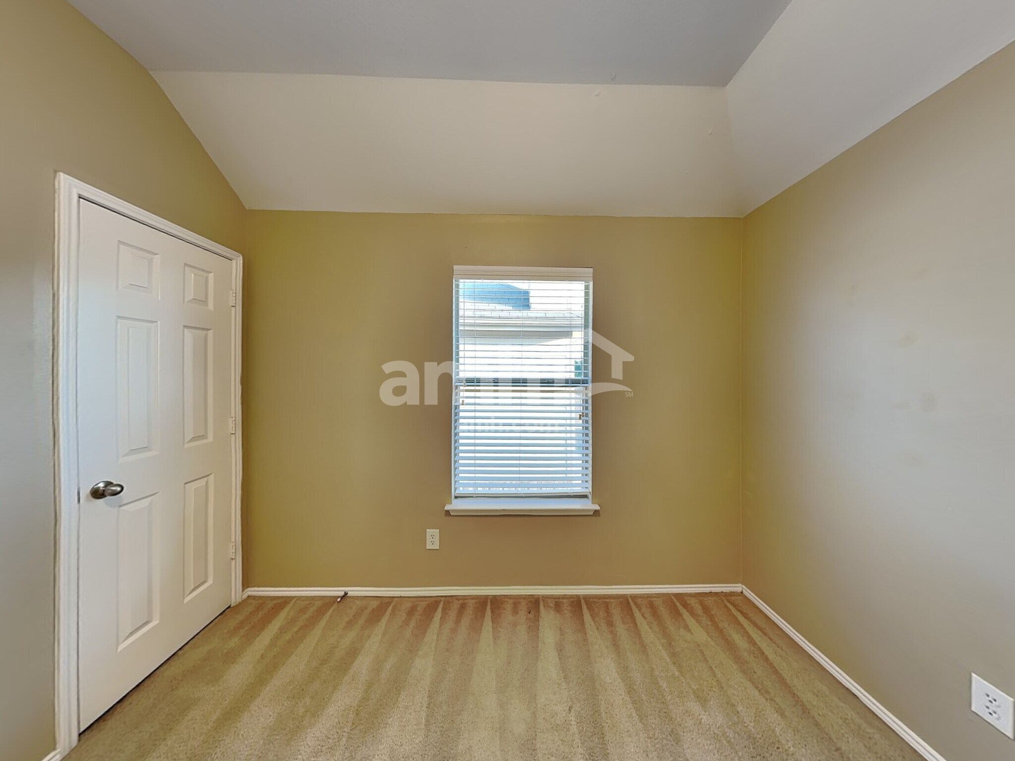 Building Photo - 721 Hickory Ln