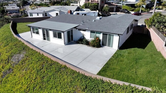 Building Photo - Freshly remodeled, 4 bedroom 2 bath house ...