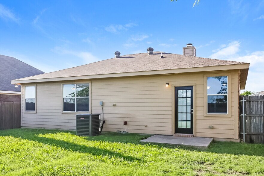 Building Photo - 916 Buffalo Springs Dr