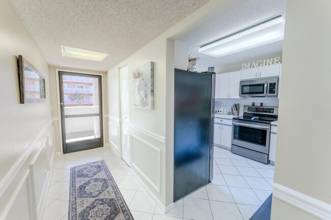 Building Photo - 4725 Lucerne Lakes Blvd E