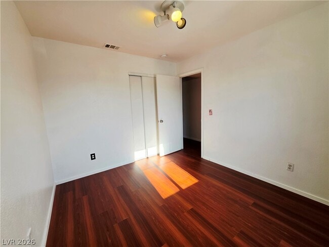 Building Photo - 1824 Sierra Valley Way