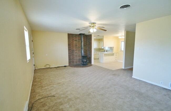 Building Photo - 3 Bed, 2 Bath, Highland School District