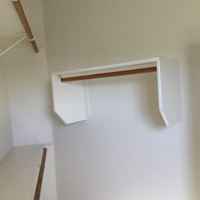 Custom Shelving - 2909 Whisper Oaks Ln