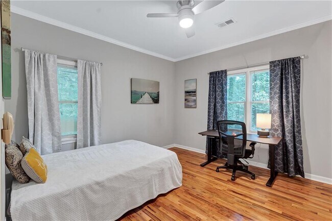 Building Photo - 2418 Bollingbrook Dr SW